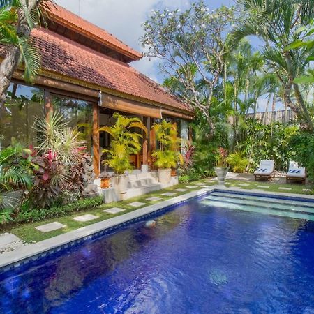 Heart Of Seminyak, 2Br, Sleeps 4, Walk To Bintang Villa ภายนอก รูปภาพ