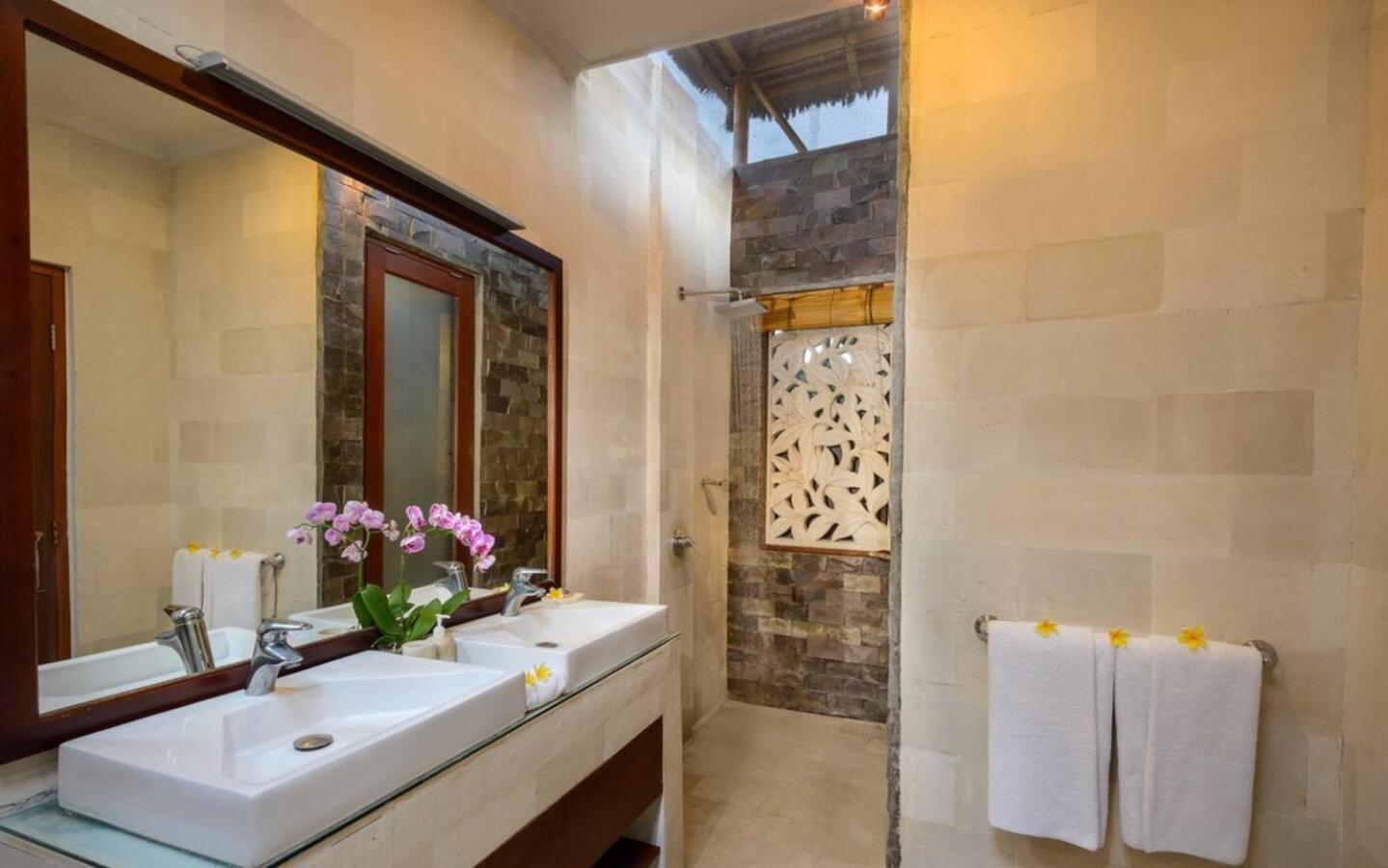 Heart Of Seminyak, 2Br, Sleeps 4, Walk To Bintang Villa ภายนอก รูปภาพ