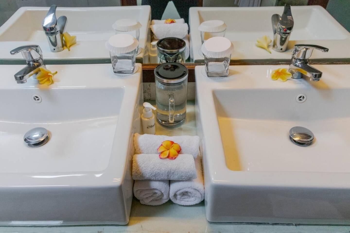 Heart Of Seminyak, 2Br, Sleeps 4, Walk To Bintang Villa ภายนอก รูปภาพ