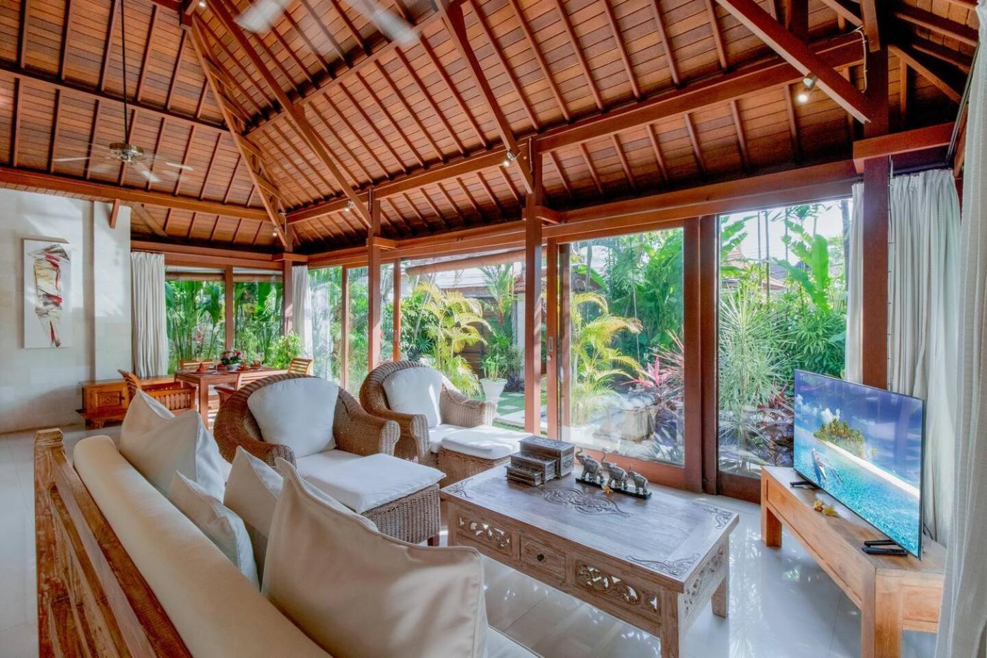 Heart Of Seminyak, 2Br, Sleeps 4, Walk To Bintang Villa ภายนอก รูปภาพ