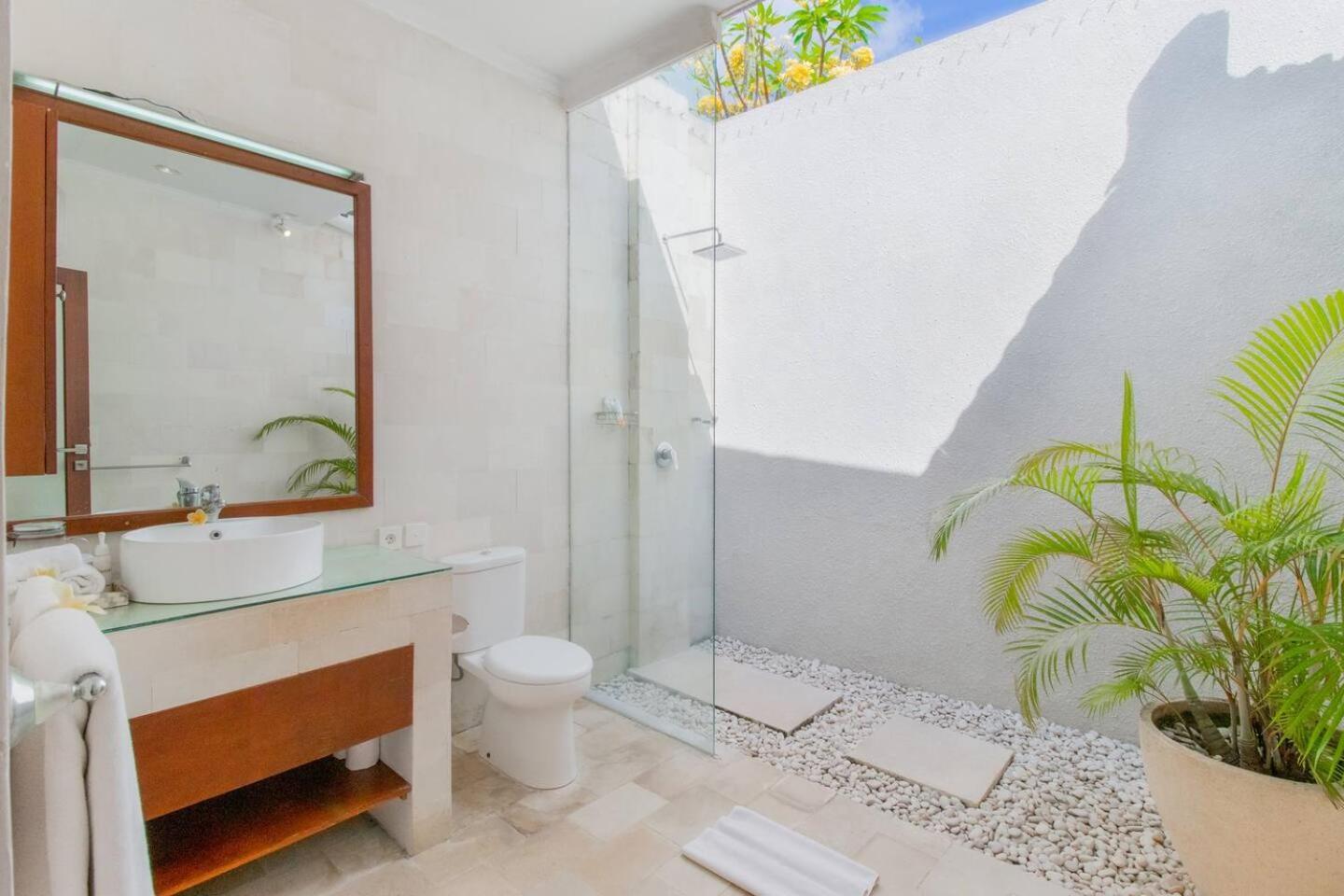 Heart Of Seminyak, 2Br, Sleeps 4, Walk To Bintang Villa ภายนอก รูปภาพ