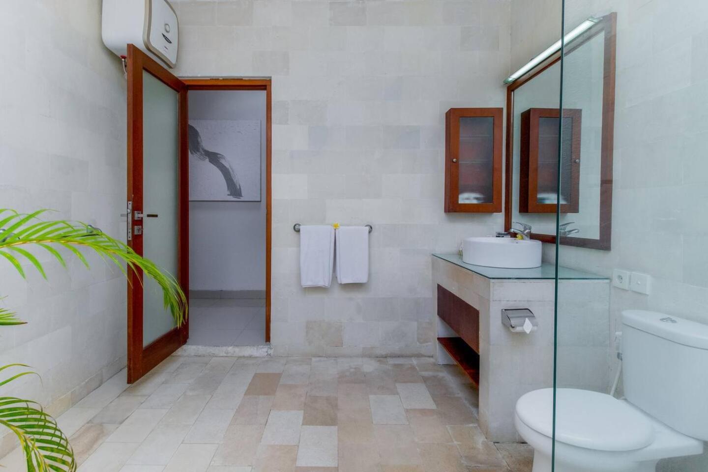 Heart Of Seminyak, 2Br, Sleeps 4, Walk To Bintang Villa ภายนอก รูปภาพ