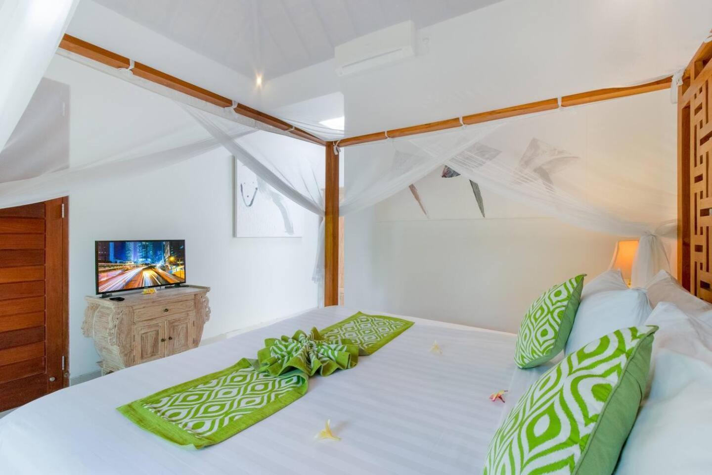 Heart Of Seminyak, 2Br, Sleeps 4, Walk To Bintang Villa ภายนอก รูปภาพ